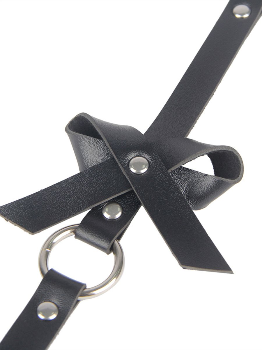 Μαύρη δερμάτινη ζαρτιέρα bondage με φιόγκο και δεσίματα, one size – Juicy String
