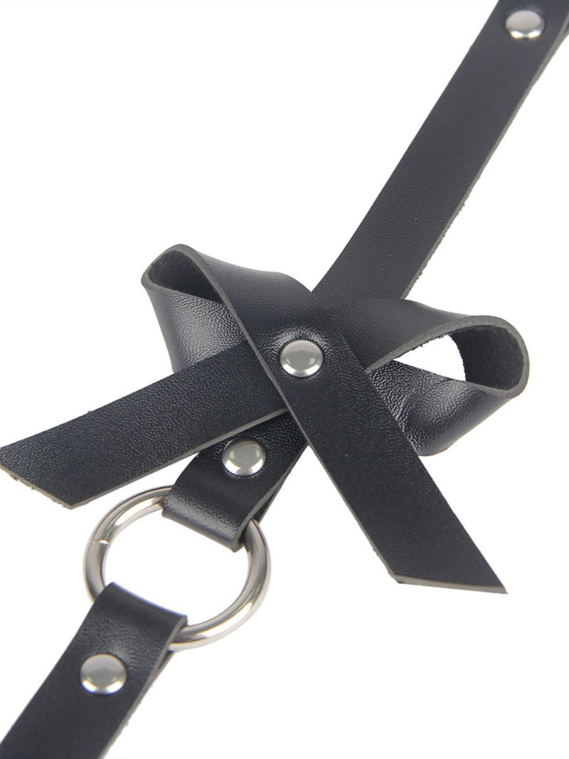 Μαύρη δερμάτινη ζαρτιέρα bondage με φιόγκο και δεσίματα, one size – Juicy String