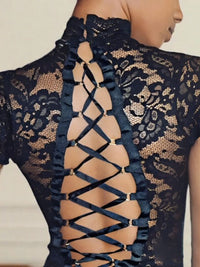 Σαγηνευτικό Μαύρο Lace Body με Ψηλό Λαιμό
