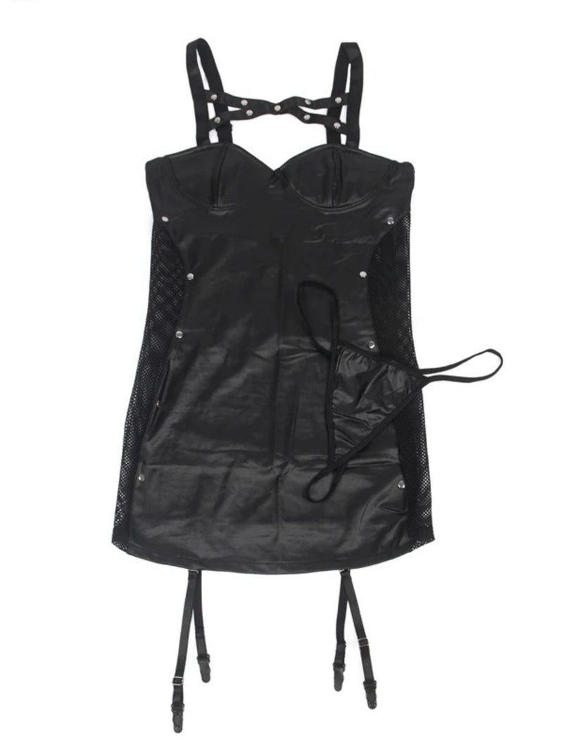Plus size μαύρο δερμάτινο φόρεμα με ζαρτιέρες – Juicy String

