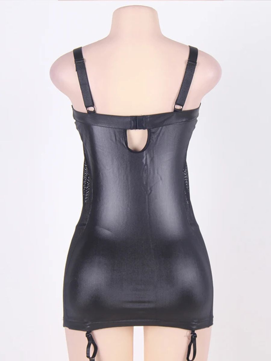 Plus size μαύρο δερμάτινο φόρεμα με ζαρτιέρες – Juicy String

