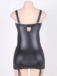 Plus size μαύρο δερμάτινο φόρεμα με ζαρτιέρες – Juicy String

