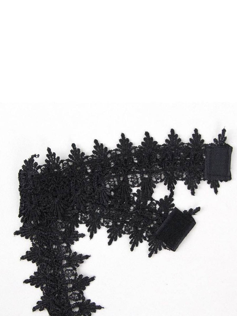 Plus size μαύρο mini φόρεμα με δερματίνη, δαντέλα και choker λαιμό – Juicy String