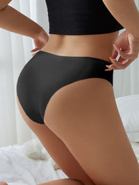 Μαύρο seamless εσώρουχο με μεταλλικές αγκράφες – Juicy String

