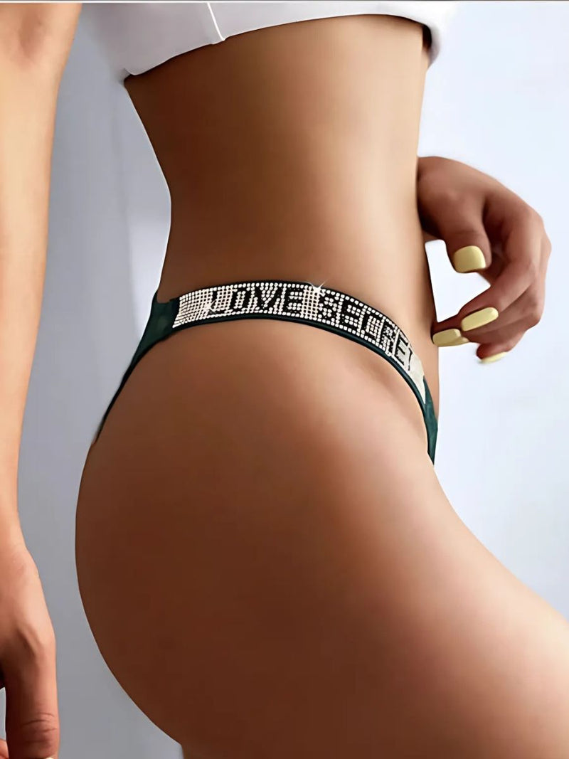 String με δαντέλα και strass Love Secret, για σαγηνευτική εμφάνιση και ρομαντικές στιγμές – Juicy String