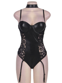 Plus size μαύρο wetlook κορμάκι με choker και ζαρτιέρες – Juicy String