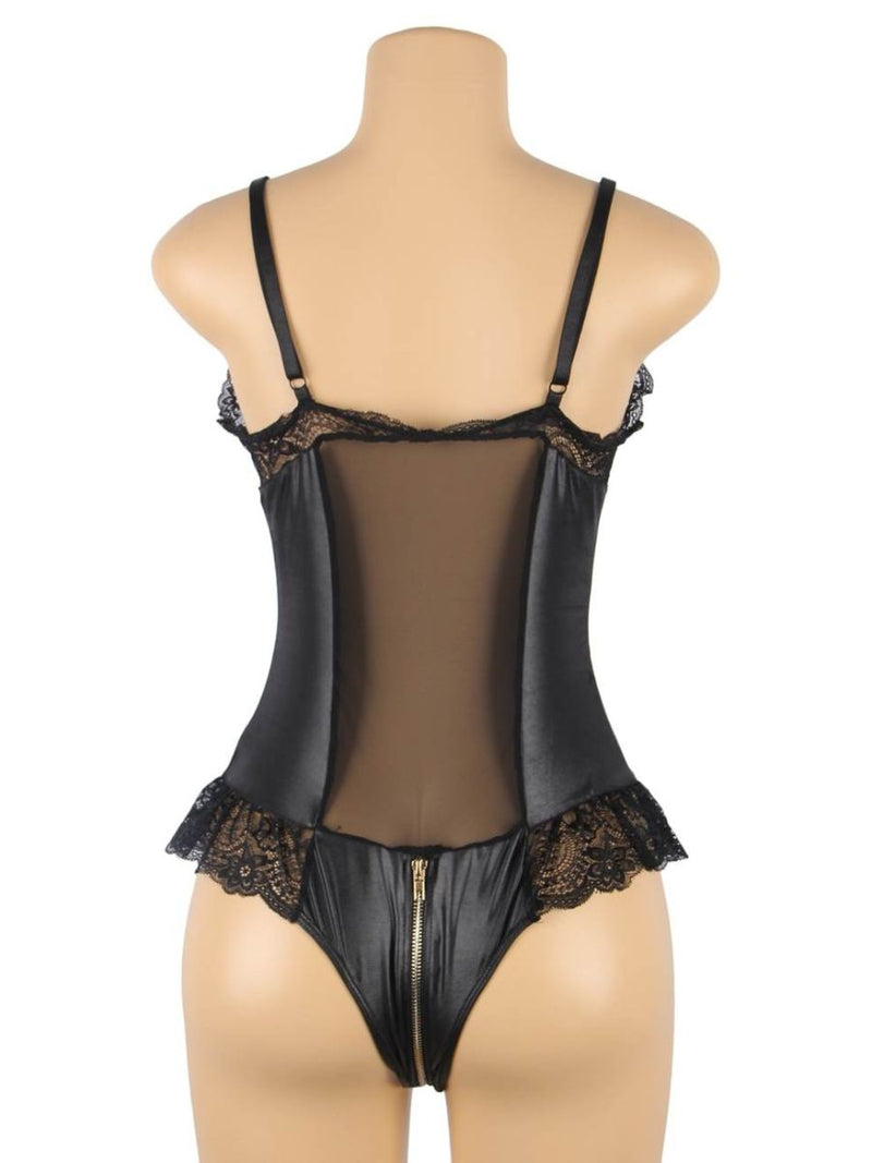 Plus size μαύρο δερμάτινο teddy με δαντέλα, φερμουάρ και ανοιχτό μπούστο – Juicy String