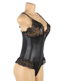 Plus size μαύρο δερμάτινο teddy με δαντέλα, φερμουάρ και ανοιχτό μπούστο – Juicy String