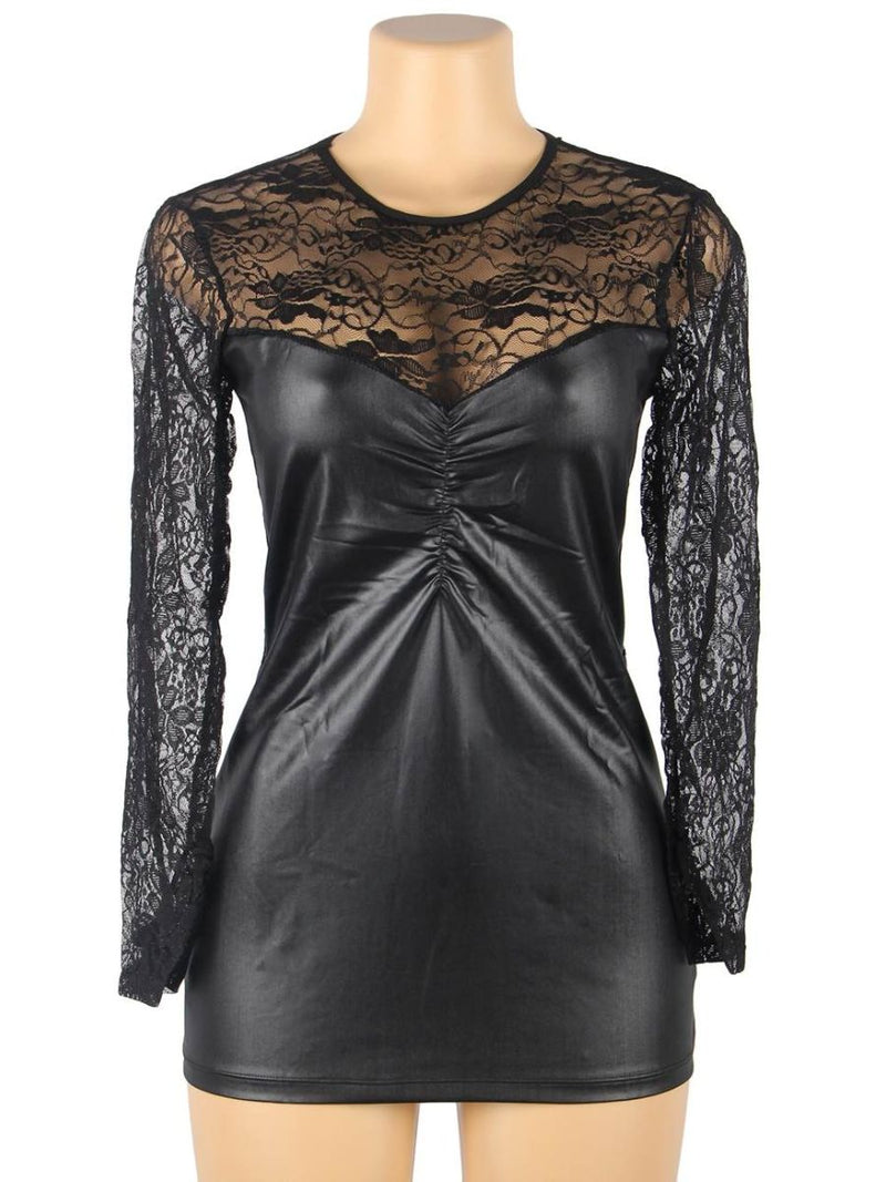 Plus Size μαύρο δερμάτινο lingerie φόρεμα με δαντελένια πλάτη και ασορτί string – Juicy String
