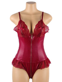 Plus size κόκκινο δερμάτινο teddy με δαντέλα, φερμουάρ και open cup – Juicy String

