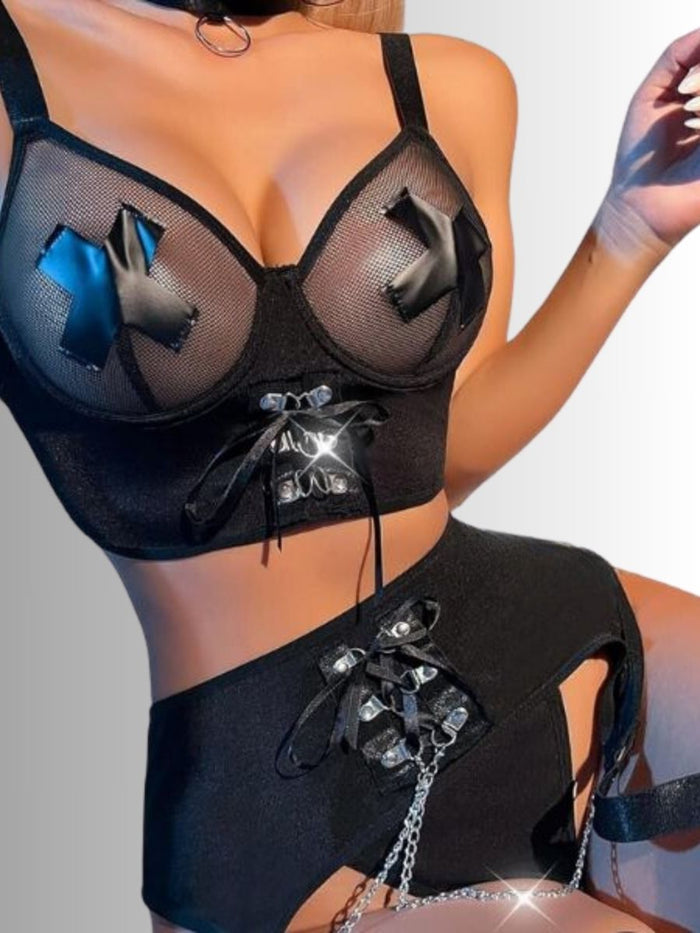 Μαύρο kinky lingerie set με διαφανές σουτιέν, μπροστινό δέσιμο, string και ζαρτιέρες – Juicy String