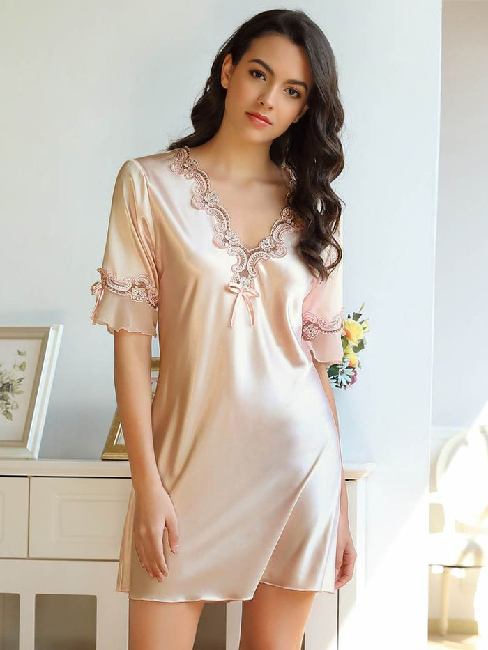 Μεταξένιο νυχτικό με κέντημα και casual γραμμή – Juicy String Sleepwear
