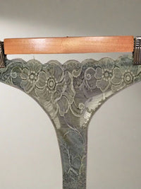 Sexy string με δαντέλα και brazil κόψιμο σε διάφορα χρώματα – Juicy String