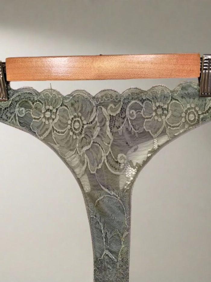 Sexy string με δαντέλα και brazil κόψιμο σε διάφορα χρώματα – Juicy String