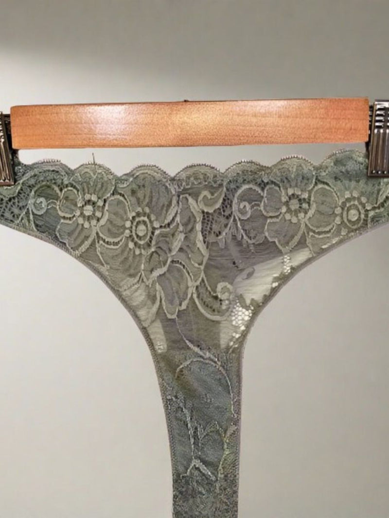 Sexy string με δαντέλα και brazil κόψιμο σε διάφορα χρώματα – Juicy String