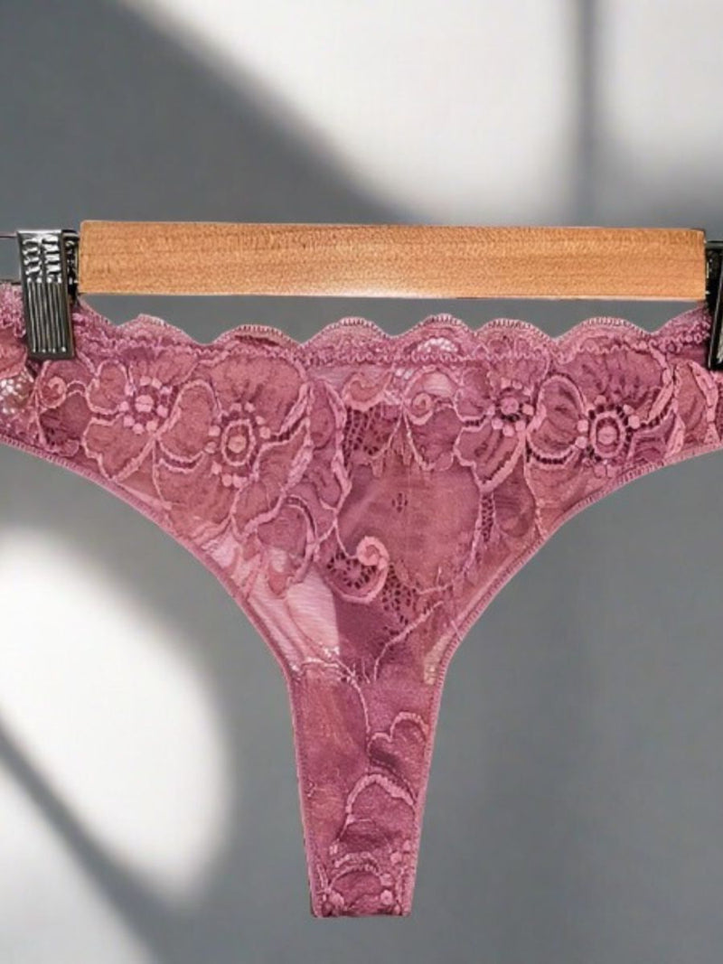 Thong String με Δαντέλα και Brazil Κόψιμο