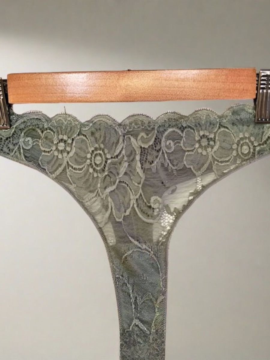 Thong String με Δαντέλα και Brazil Κόψιμο