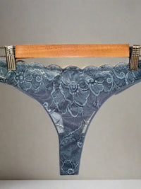 Thong String με Δαντέλα και Brazil Κόψιμο