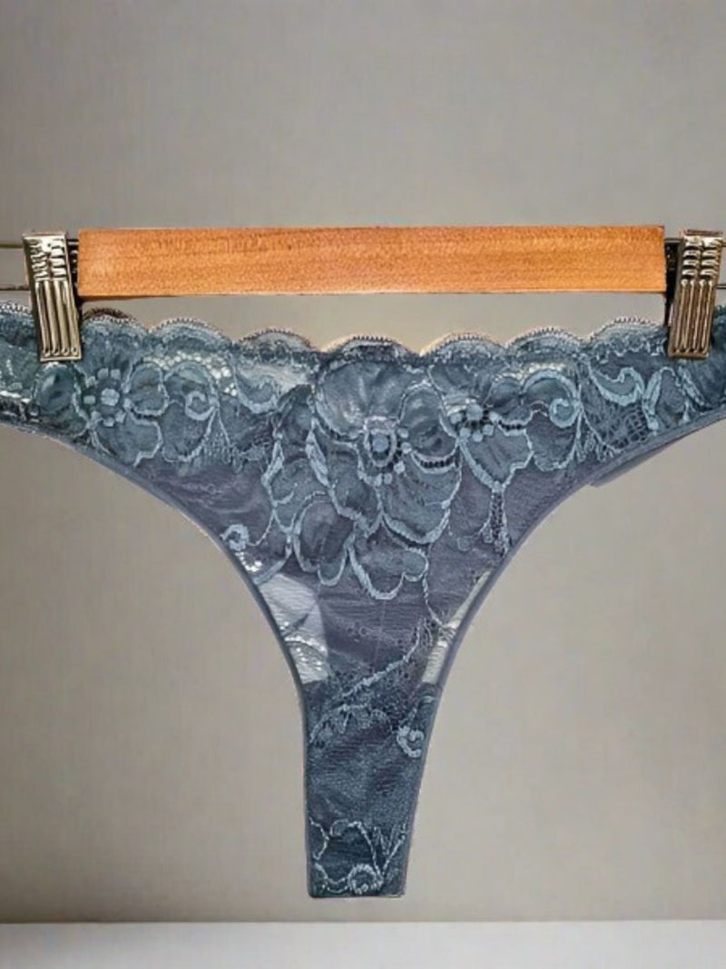 Thong String με Δαντέλα και Brazil Κόψιμο