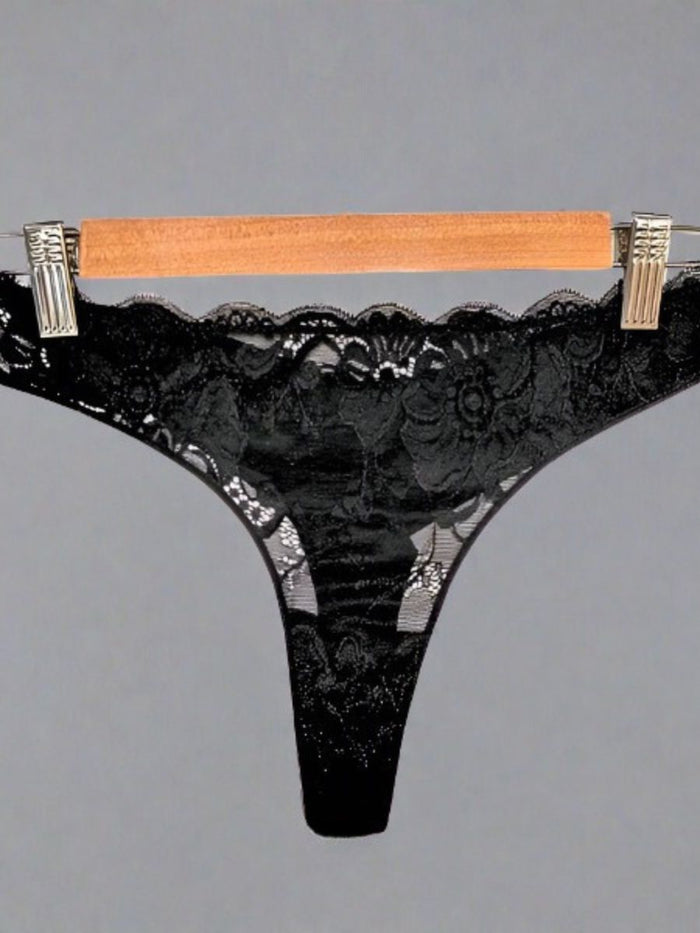 Thong String με Δαντέλα και Brazil Κόψιμο
