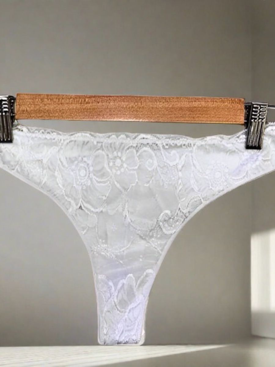 Thong String με Δαντέλα και Brazil Κόψιμο