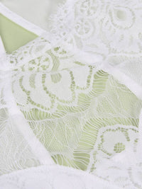 Λευκό κορμάκι lingerie με eyelash δαντέλα, mesh και ανοιχτό καβάλο – Juicy String