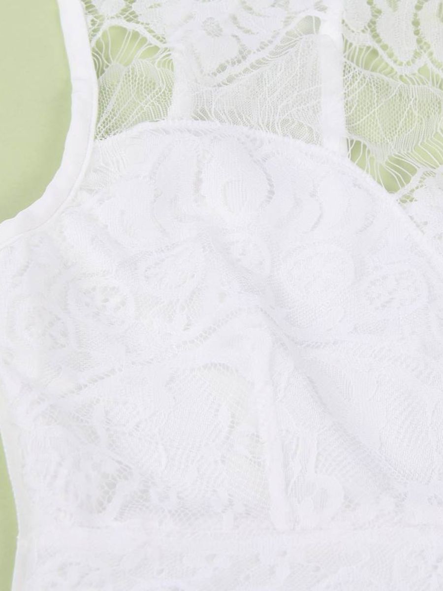 Λευκό κορμάκι lingerie με eyelash δαντέλα, mesh και ανοιχτό καβάλο – Juicy String