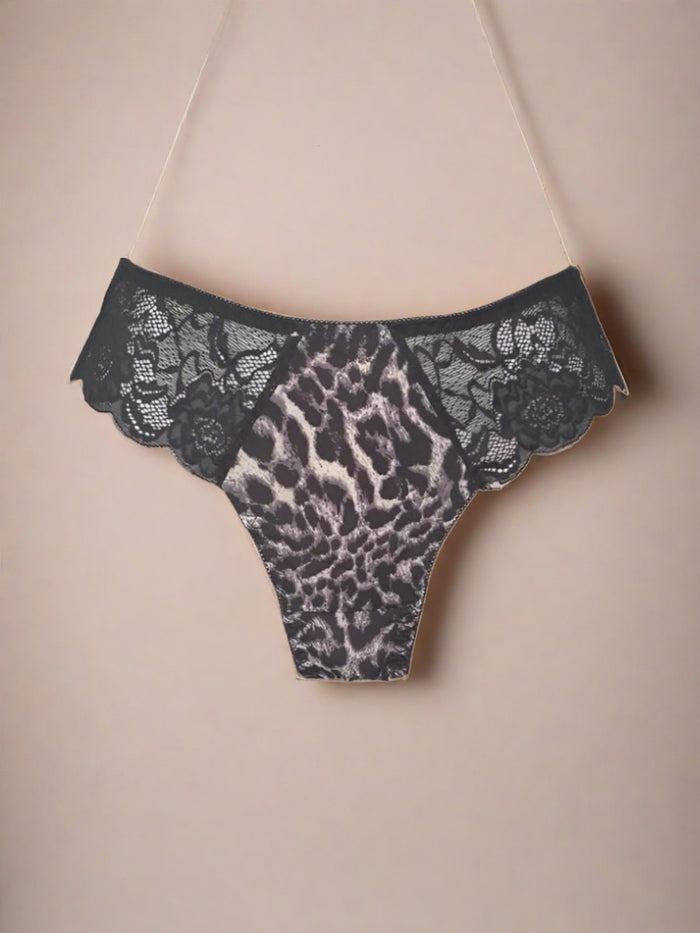 Γυναικείο Slip με Animal Print Σχέδιο και Δαντέλα στο Πίσω Μέρος